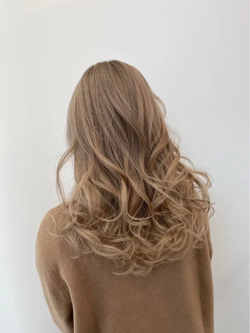 ロング ✨透明感艶カラー YUKI✨のヘアスタイル