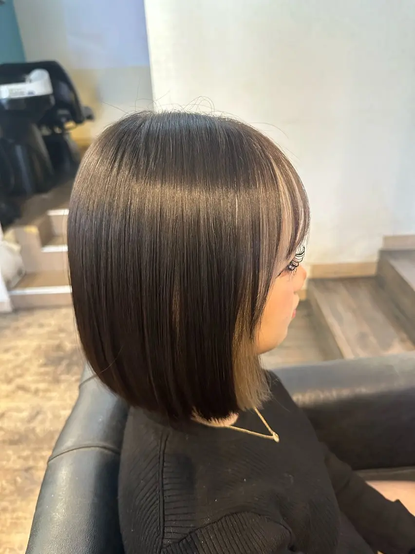 ショート カラー ブリーチ ヘアカラー 安達 望のヘアスタイル