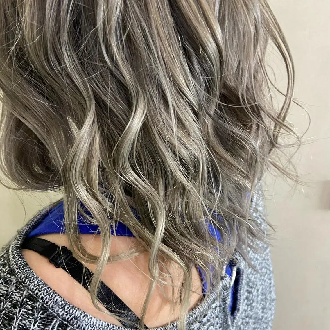 ミディアム 吉村 夏椰のヘアスタイル