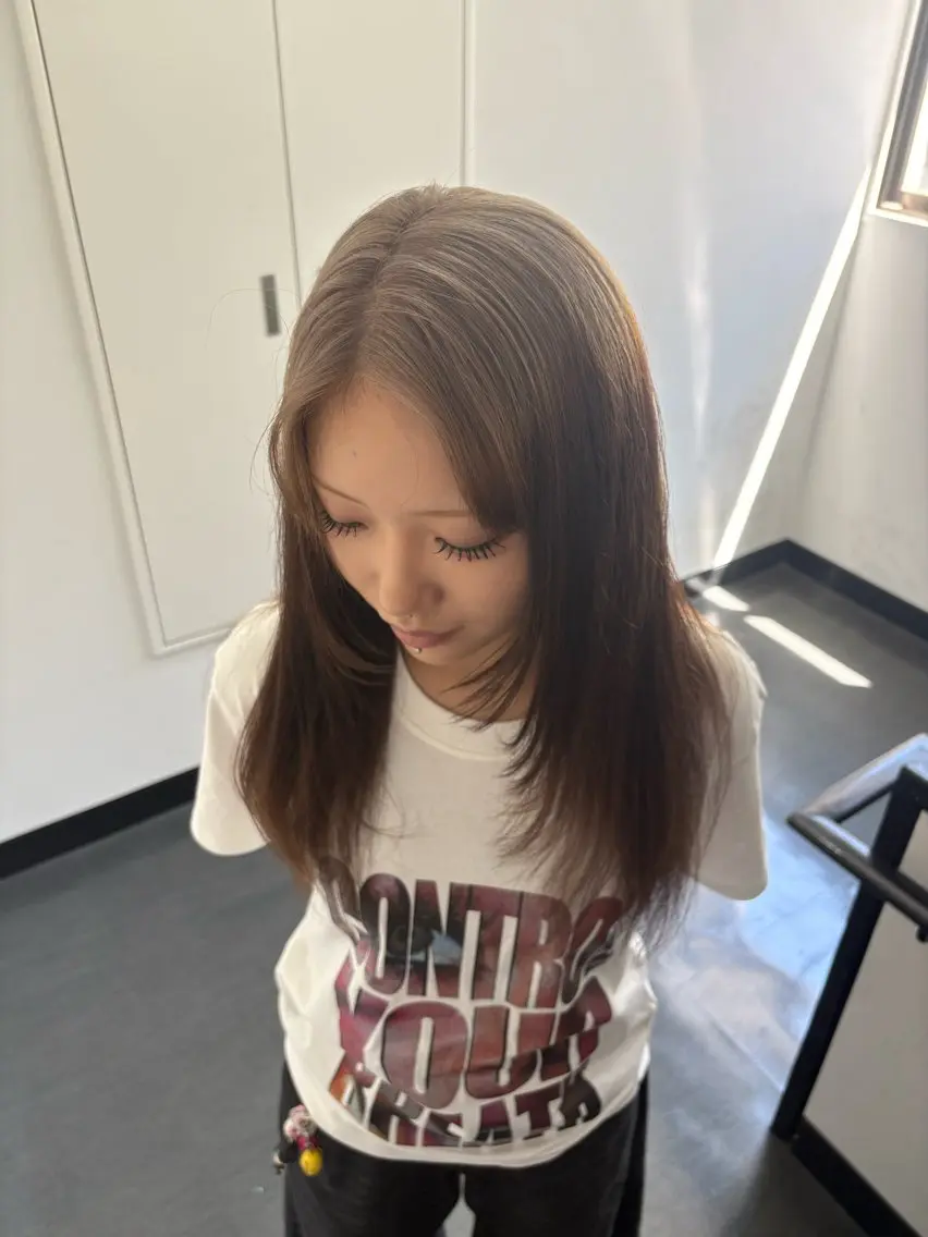 ミディアム ヘアカラー 大山 茶子のヘアスタイル