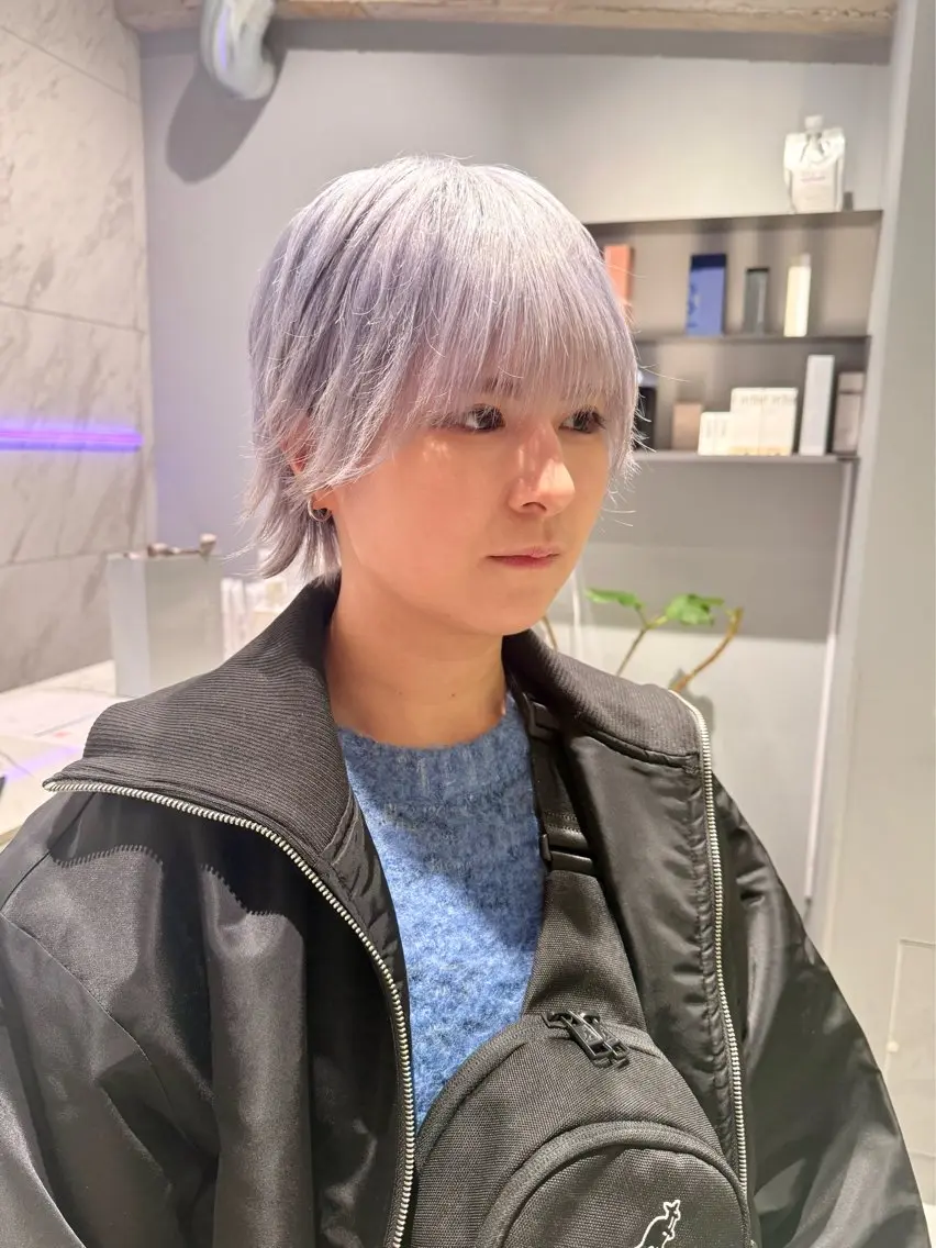 ショート カラー ブリーチ シルバー ホワイトシルバー カット ヘアカラー トリートメント ハイトーンレイヤー 顔まわりSOTAのヘアスタイル