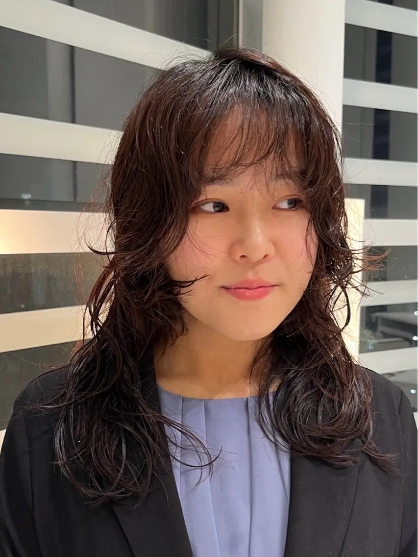 ロング 顔周りカット ロング ウルフカット カット パーマ 齋藤 結衣のヘアスタイル