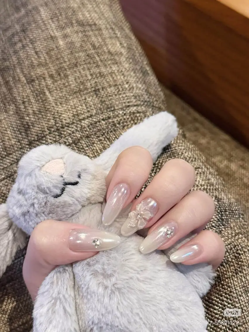 ネイル アートネイル ジェルネイル 韓国ネイル ニュアンスネイル ハンドネイル Luna Nail.Novaのネイルデザイン