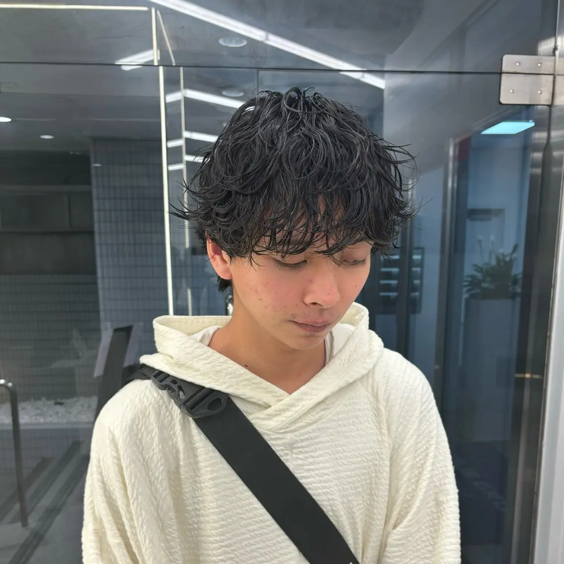 ミディアム カラー パーマ メンズ ミディアムパーマ メンズパーマ 波巻きパーマ 森龍馬 メンズ専門美容師のヘアスタイル