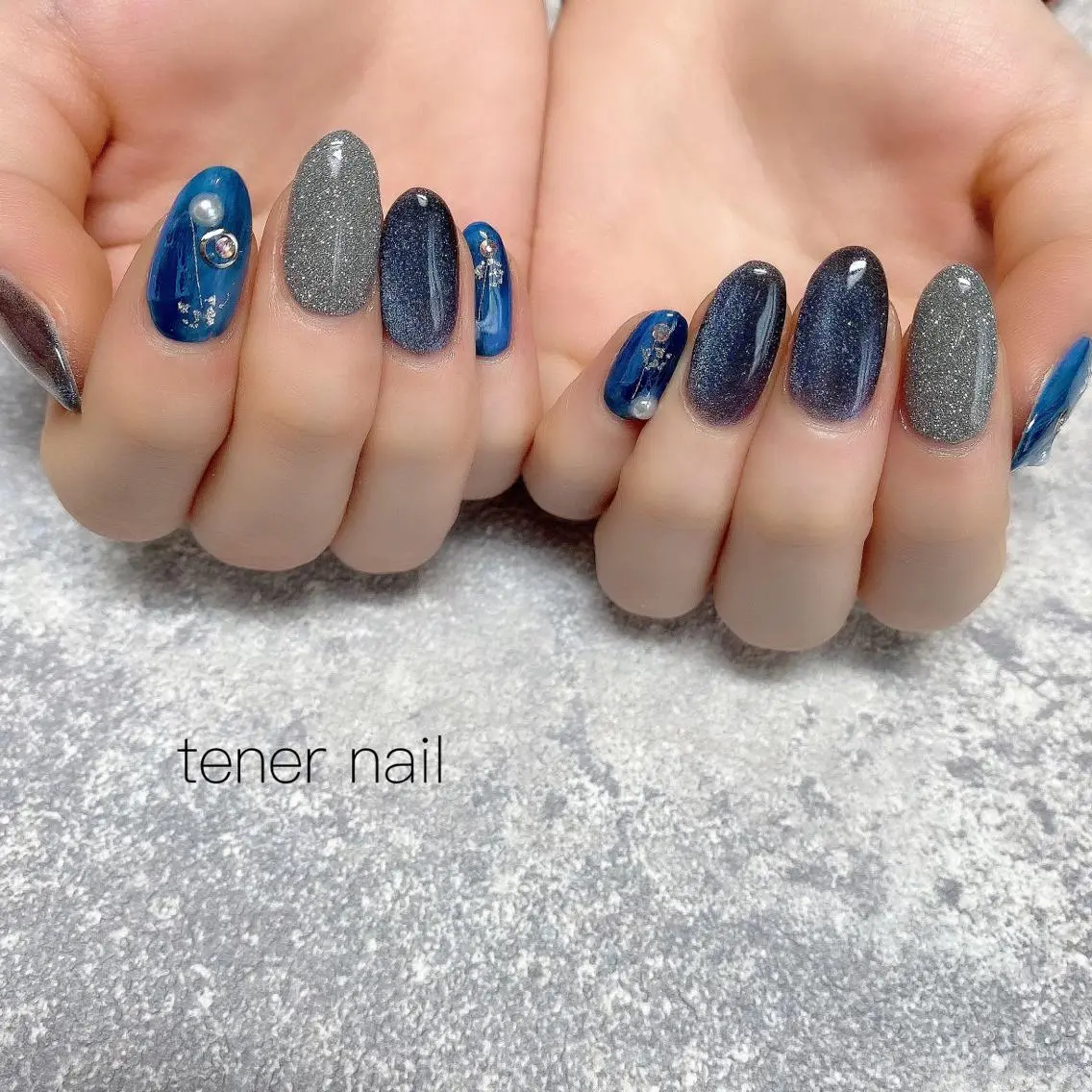 ネイル ブルー フラッシュネイル ラメ(グリッター) マグネットネイル シルバー テネルネイル tener nailのネイルデザイン