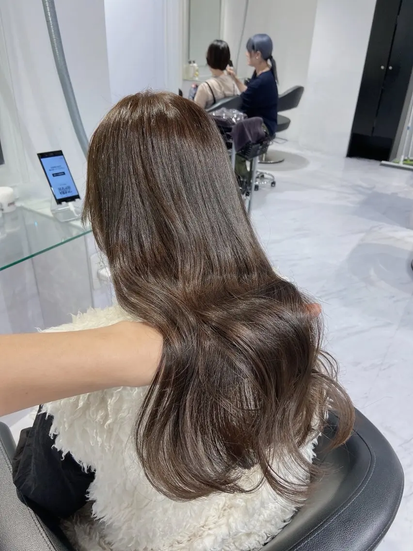 セミロング カラー センターパート特化 井上健太のヘアスタイル
