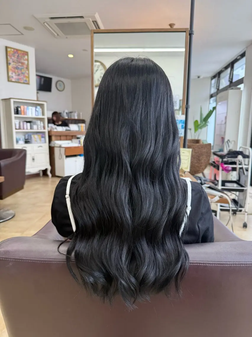 ロング カラー 黒髪 ヘアカラー 上村華女 髪質改善カラーのヘアスタイル