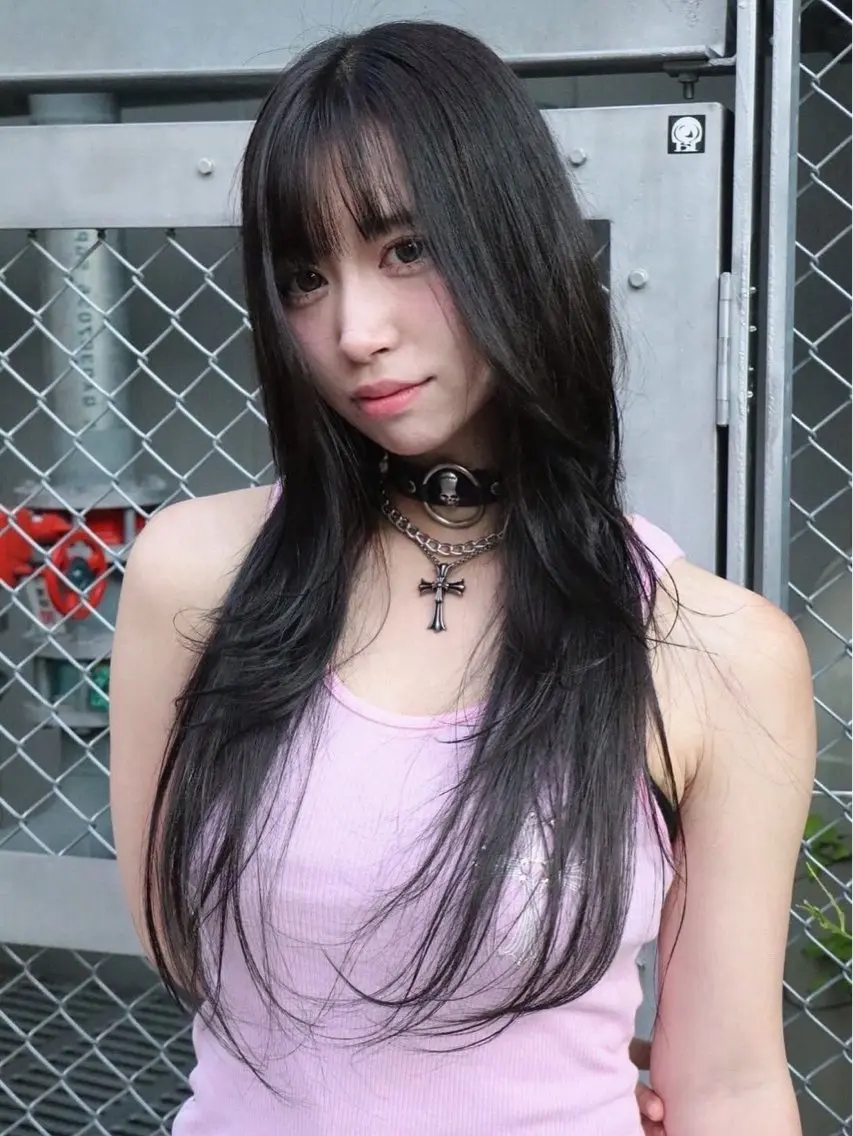 ロング カラー 黒髪 レイヤーカット ロング カット ヘアカラー トリートメント レイヤー/ブリーチ iwamiya岩見谷のヘアスタイル