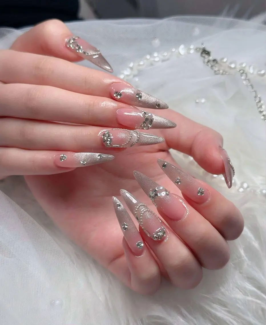 ネイル オーロラネイル フレンチネイル ジェルネイル ハロウィン キラキラネイル ハンドネイル H.baby Nail Salonのネイルデザイン