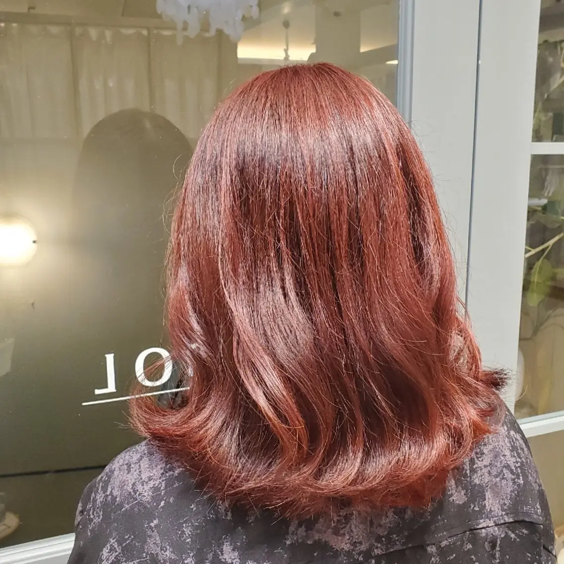 カラー レッドカラー 小峯 瑞貴のヘアスタイル