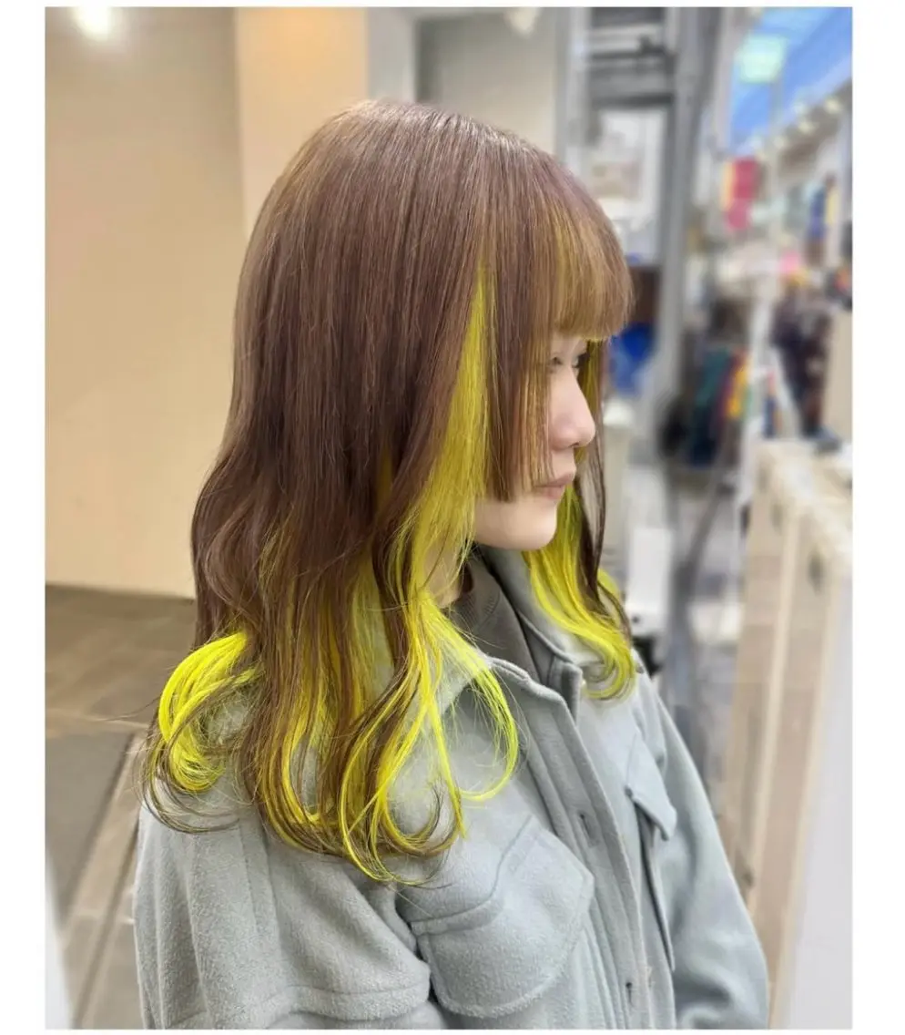 ミディアム カラー ベージュカラー イエローカラー ヘアカラー TSUNO🦖 派手髪/オタク美容師のヘアスタイル