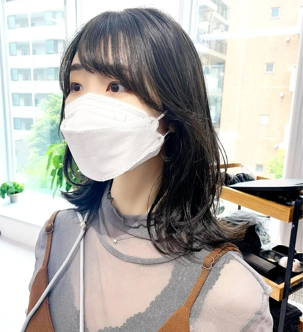 ミディアム カラー パーマ ヘアアレンジ メンズ キッズ ネイル マツエク・マツパ アイブロウ レイヤーカット/ 巻ける縮毛矯正のヘアスタイル