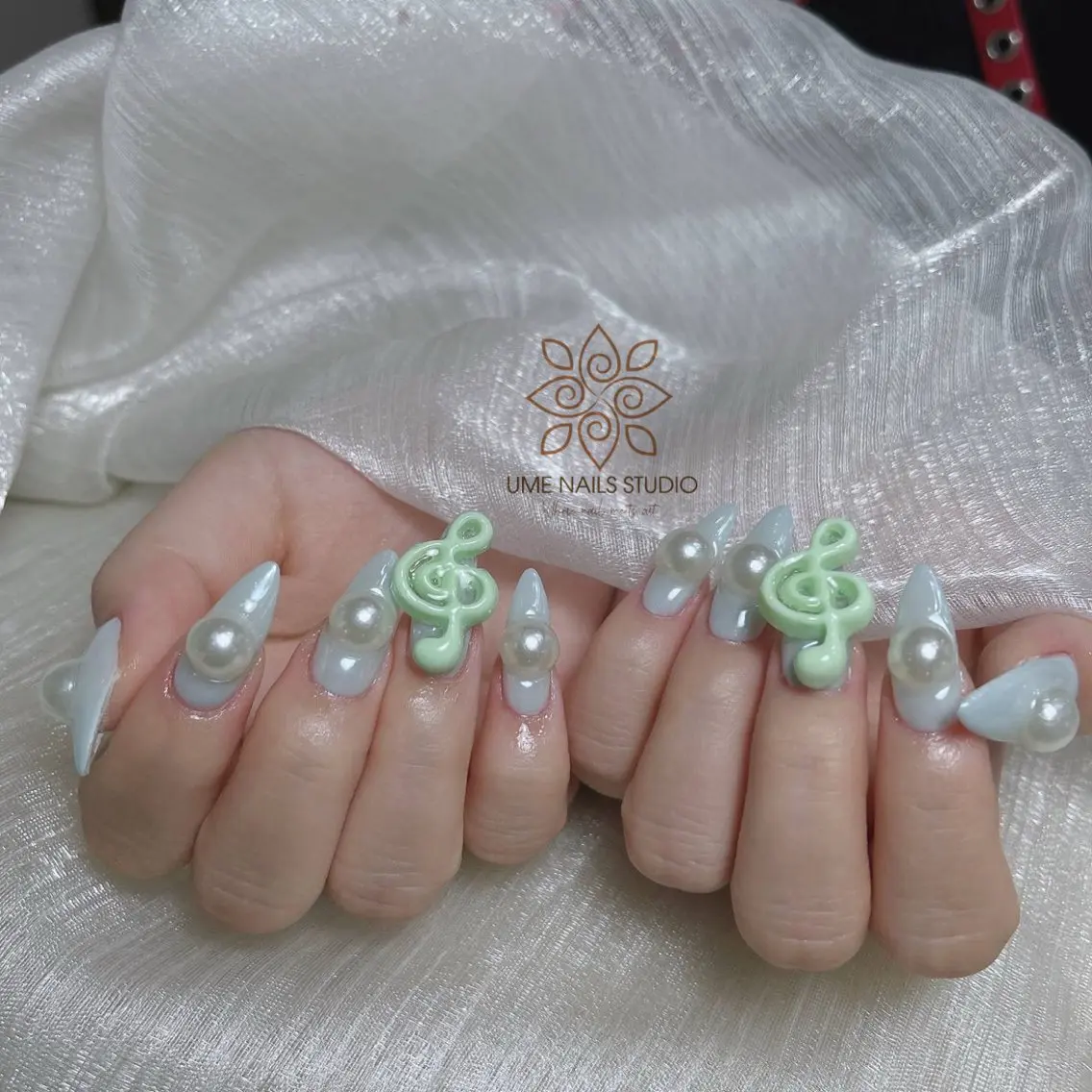 ネイル チークネイル クリアネイル ガーリー キラキラネイル 韓国ネイル Ume Nail Studioのネイルデザイン