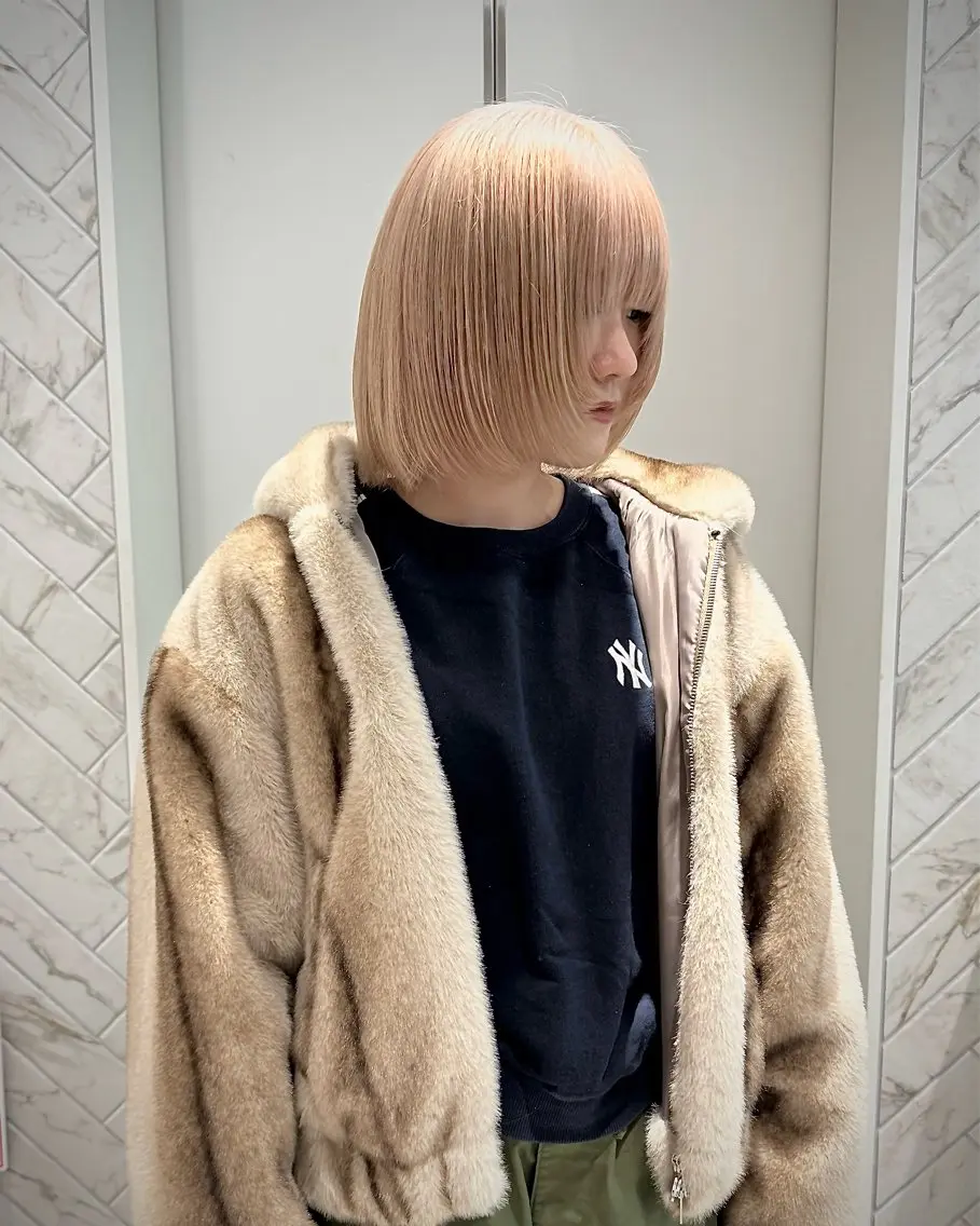 ショート カラー ヘアアレンジ ベージュカラー ブリーチ ケアブリーチ ダブルカラー ハイトーンカラー 神戸三宮ダメージレス ブリーチ特化 麟太郎のヘアスタイル