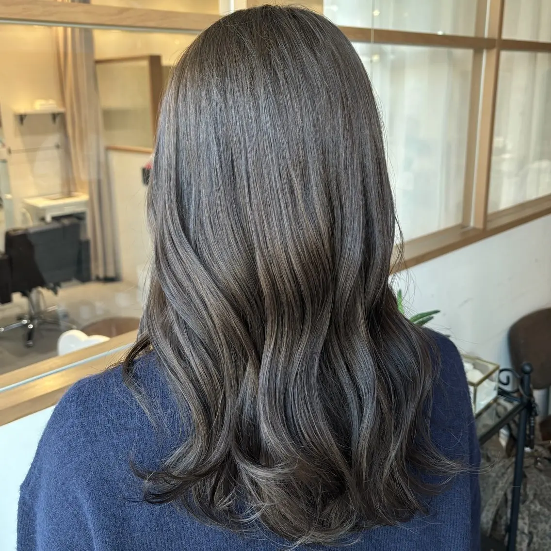 ロング カラー ブラウンカラー オリーブブラウン カット ヘアカラー めい/透明感カラー /レイヤー/ボブのヘアスタイル