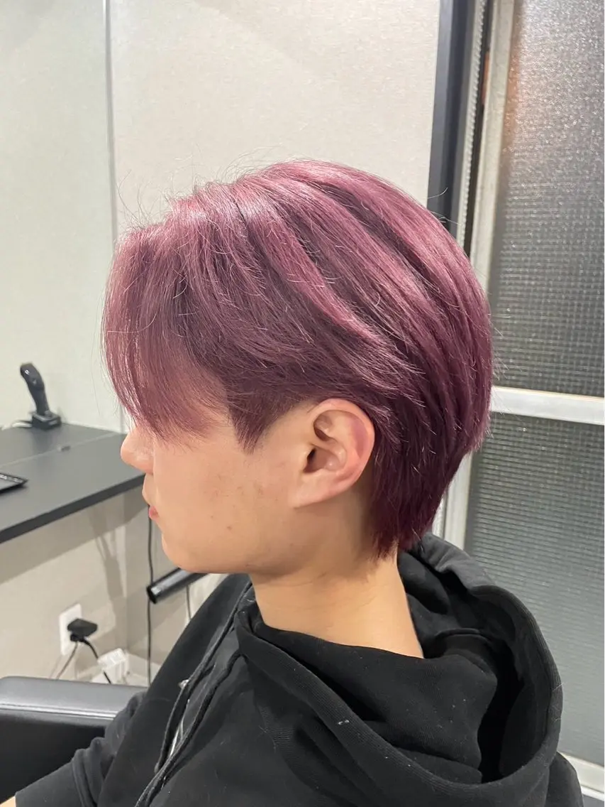 ミディアム カラー メンズ メンズハイトーン ハイトーンカラー ピンクカラー 白石 海斗のヘアスタイル