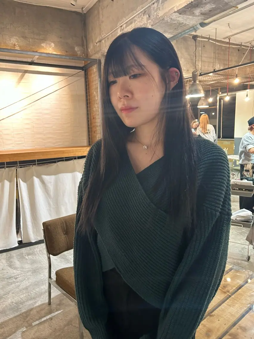 ロング カラー 黒髪 グレーブラック ヘアカラー keen 立川のヘアスタイル