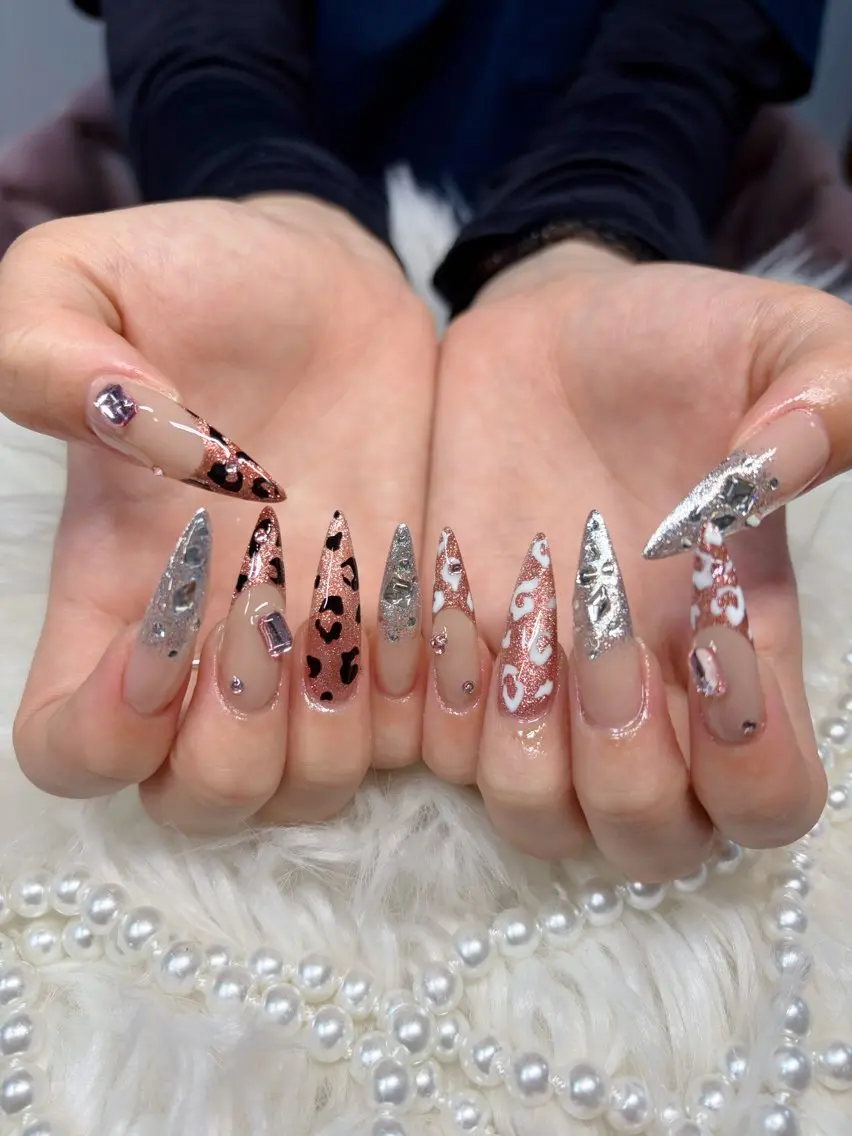 ネイル アートネイル オーロラネイル チークネイル 長さ出し フットネイル ハンドネイル Chan nailsのネイルデザイン
