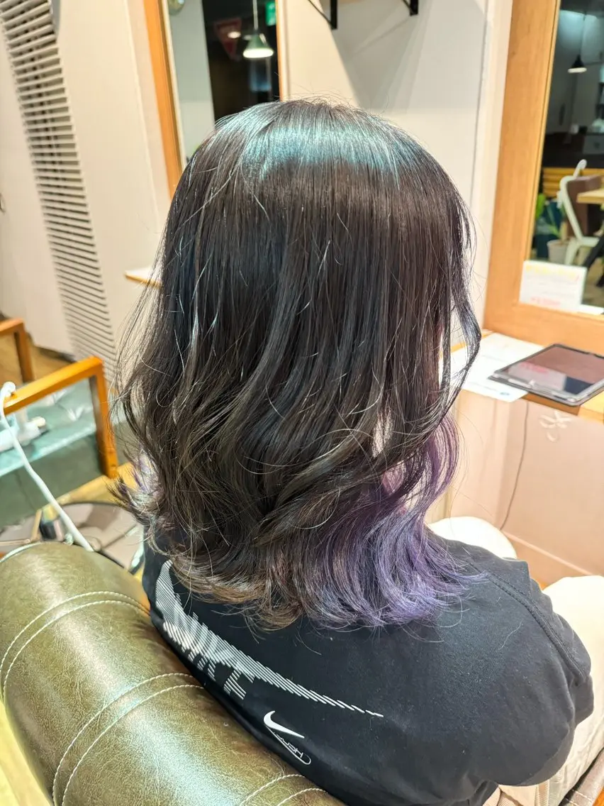 セミロング カラー ブリーチ ラベンダーカラー バイオレットカラー ヘアカラー トリートメント ツキダテ ユイのヘアスタイル