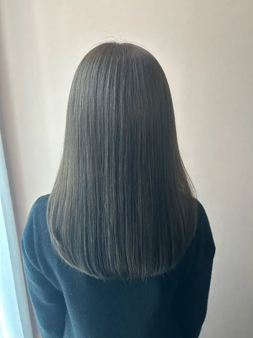 ロング カラー アッシュ アッシュグレー ブリーチ ブリーチなしカラー hubhair レイヤー/透明感のヘアスタイル