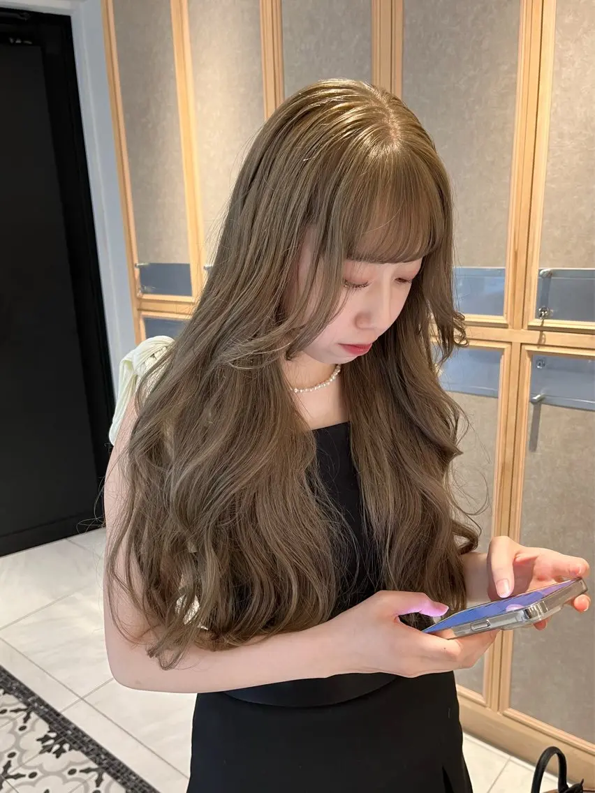 ロング ヘアカラー トリートメント 淡いハイトーンカラー レイヤーカットゆうかのヘアスタイル