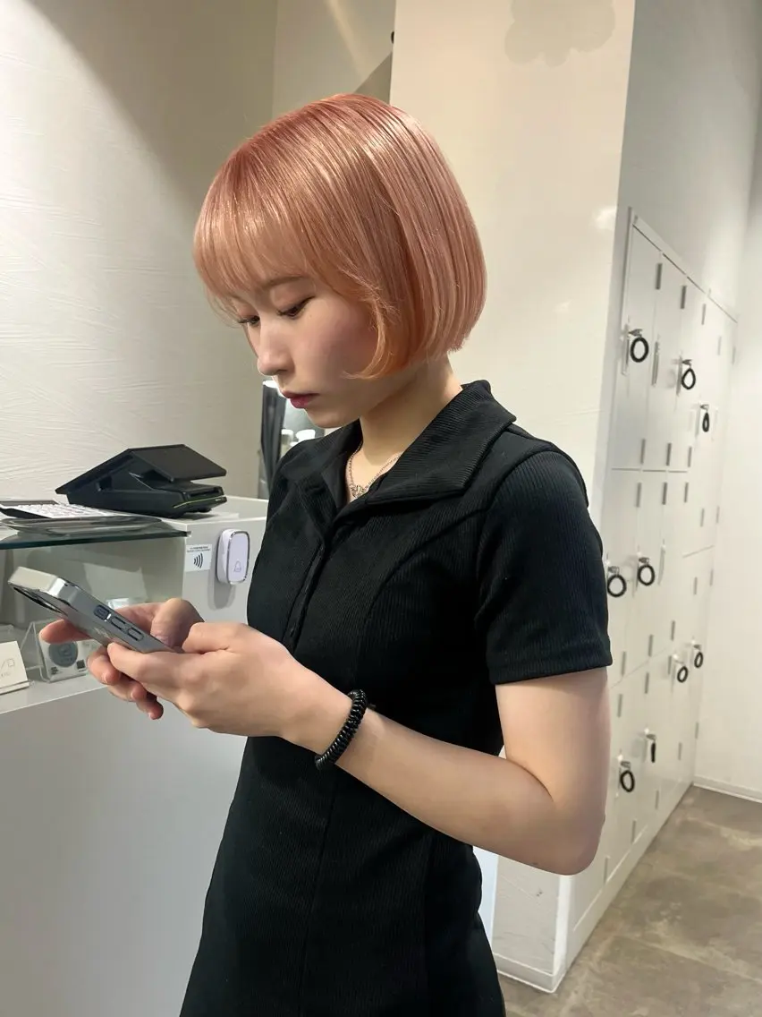 ショート カラー ベージュカラー ブリーチ ピンクカラー ピンクベージュ ホワイトピンク カット ヘアカラー ボブ/ミディ/ロング 特化/芳野りんかのヘアスタイル