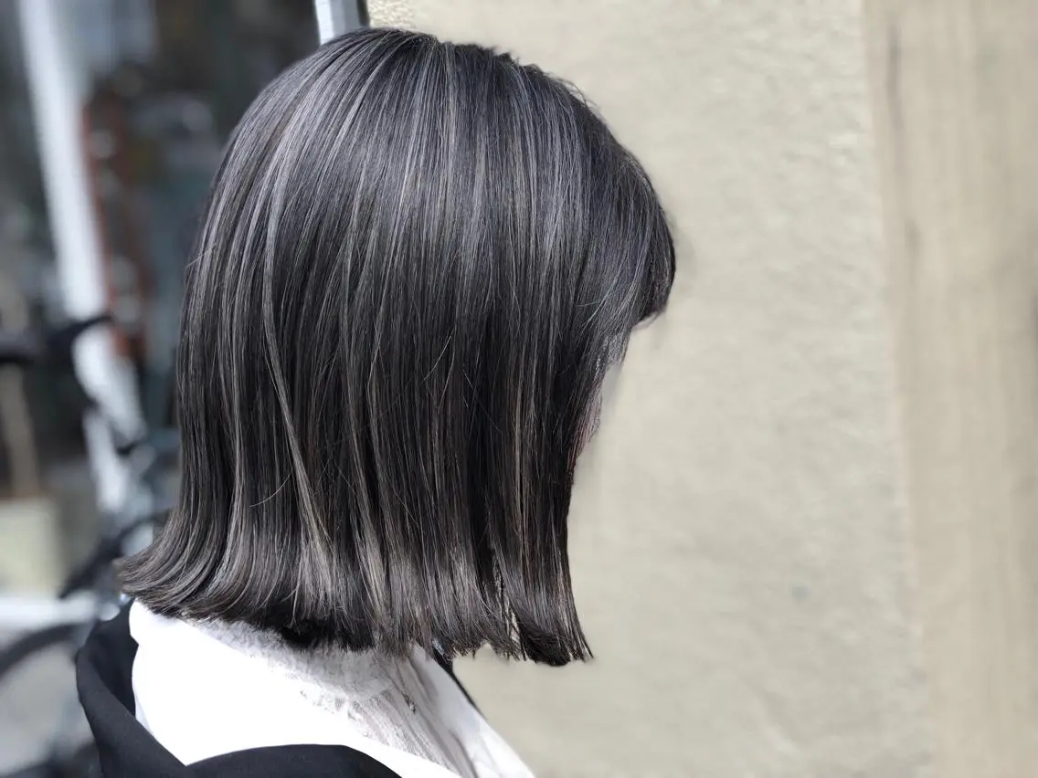 ミディアム カラー ハイライトカラー ハイライト 外ハネヘア てんま さやかのヘアスタイル
