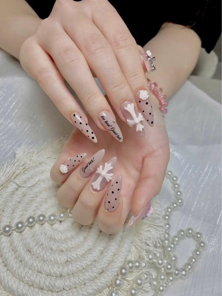 ネイル フラッシュネイル フレンチネイル グラデーション キラキラネイル 韓国ネイル ハンドネイル nyunn nailのネイルデザイン