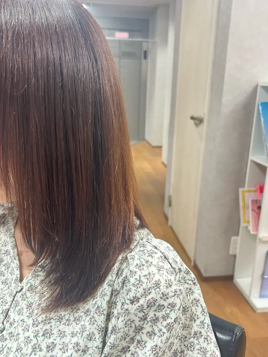 セミロング カラー レイヤーカット カット ヘアカラー イリオモテ レナのヘアスタイル