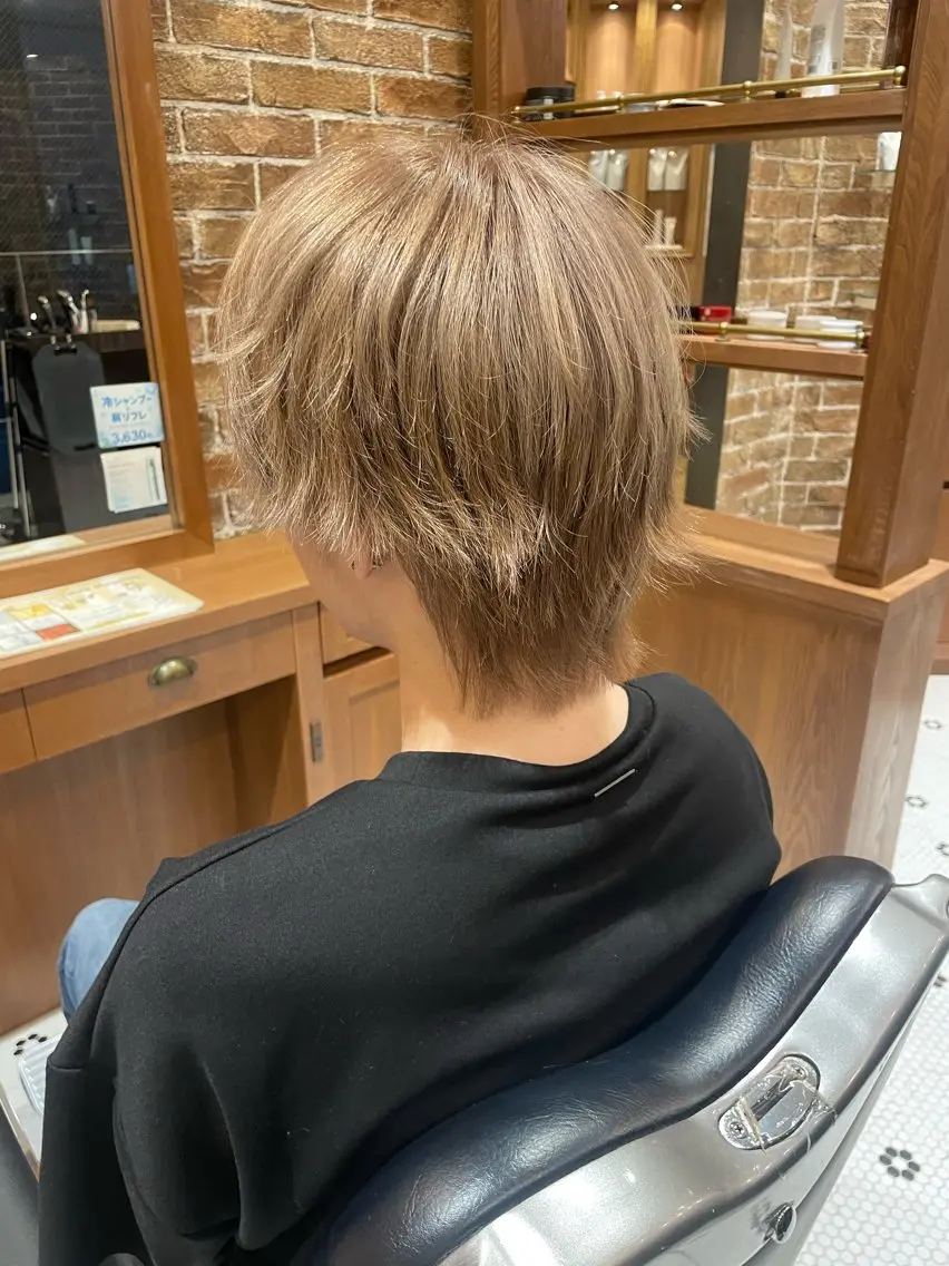 カラー メンズ メンズブリーチ ベージュカラー ブリーチ カット 田中 ゆいかのヘアスタイル