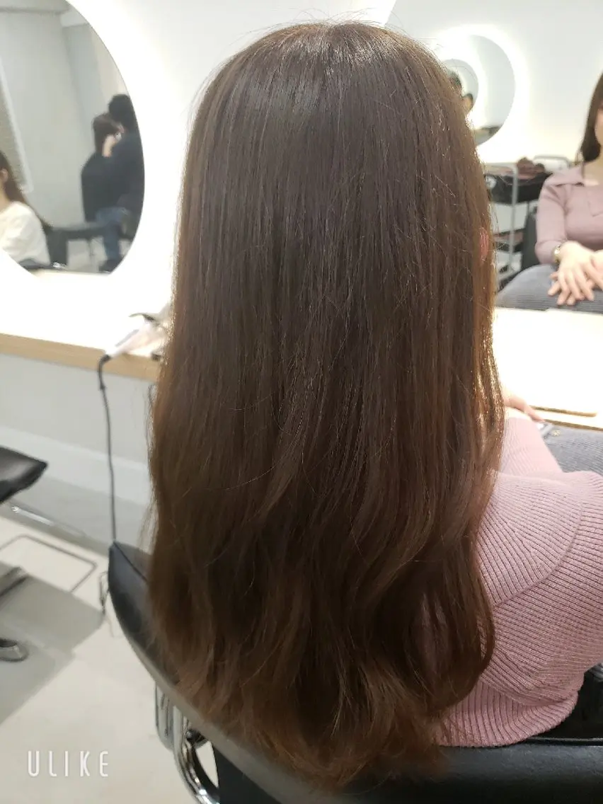 セミロング アッシュ カット ヘアカラー トリートメント 透明感カラー×髪質改 善✨️町田築✨️のヘアスタイル