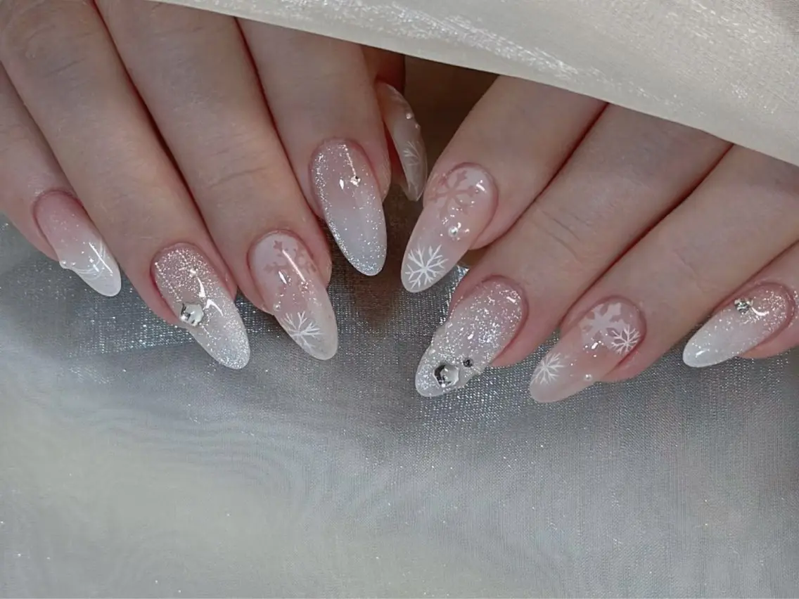 ネイル オーロラネイル フレンチネイル ジェルネイル ガラスフレンチ 韓国ネイル ハンドネイル Nail Jolieのネイルデザイン