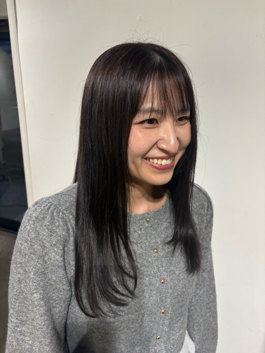 カラー 穴原 芽衣のヘアスタイル