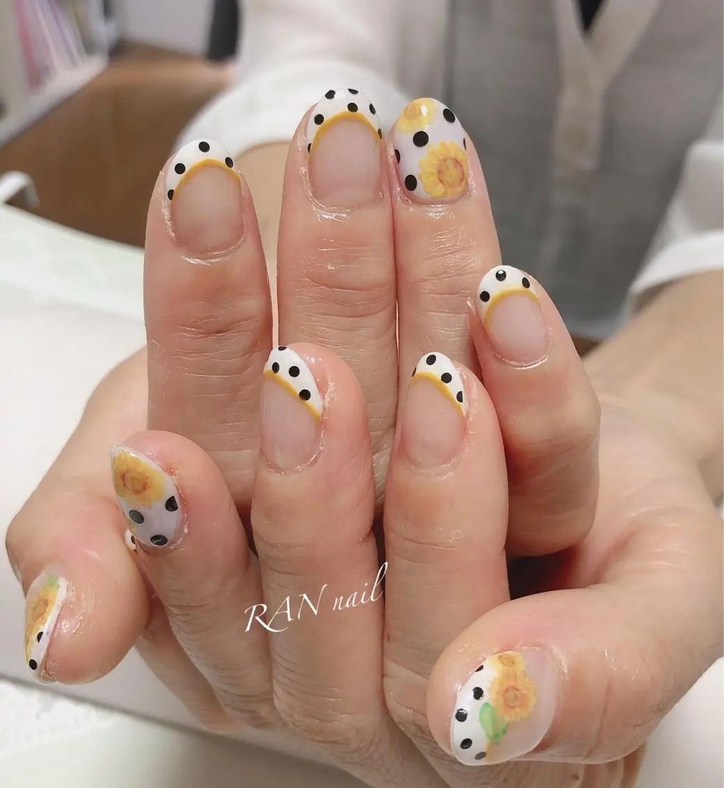 ネイル ドット フラワーネイル フットネイル オレンジ 夏ネイル ハンドネイル フットネイル RAN nailのネイルデザイン