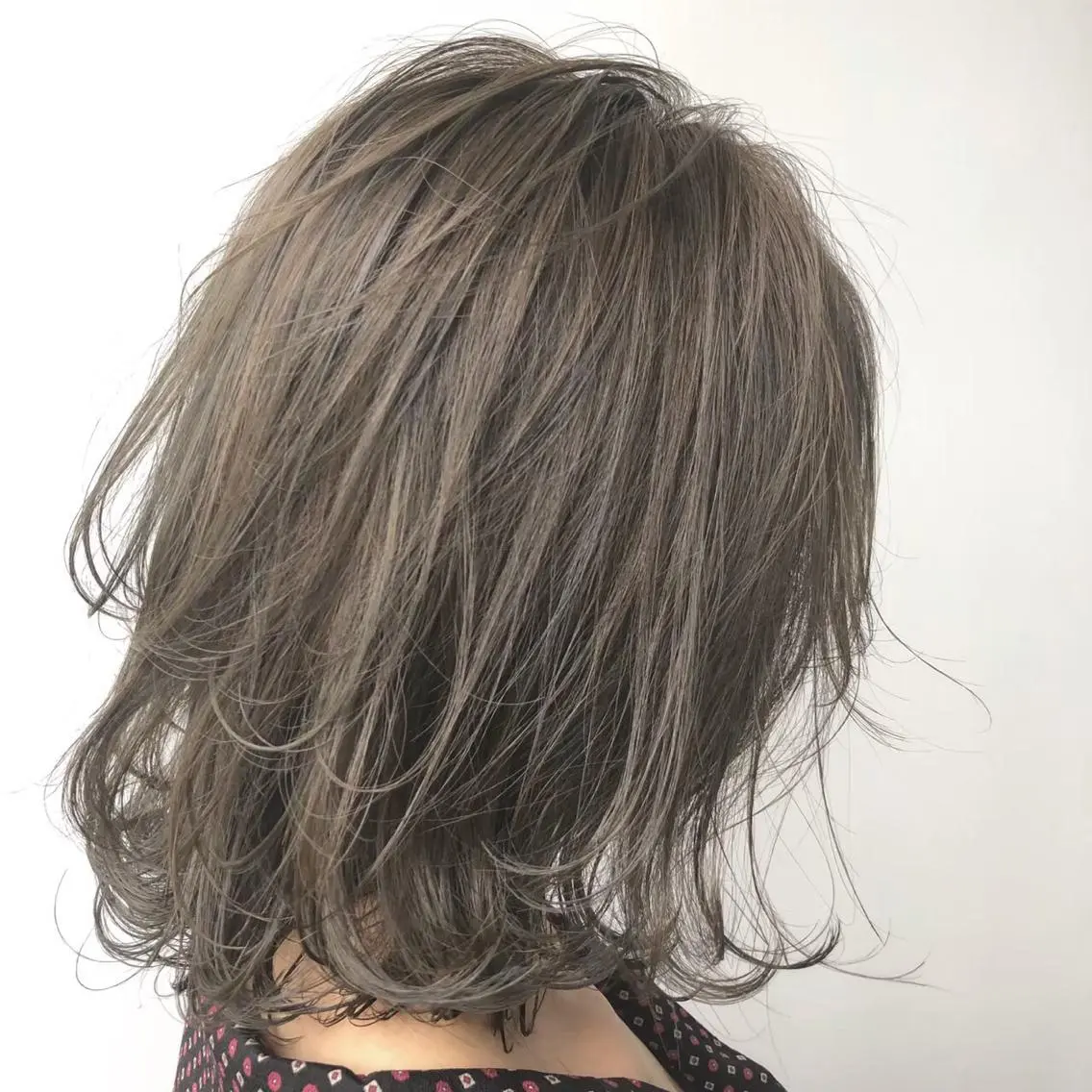 ミディアム カラー レイヤーカット 韓国ヘアayameのヘアスタイル