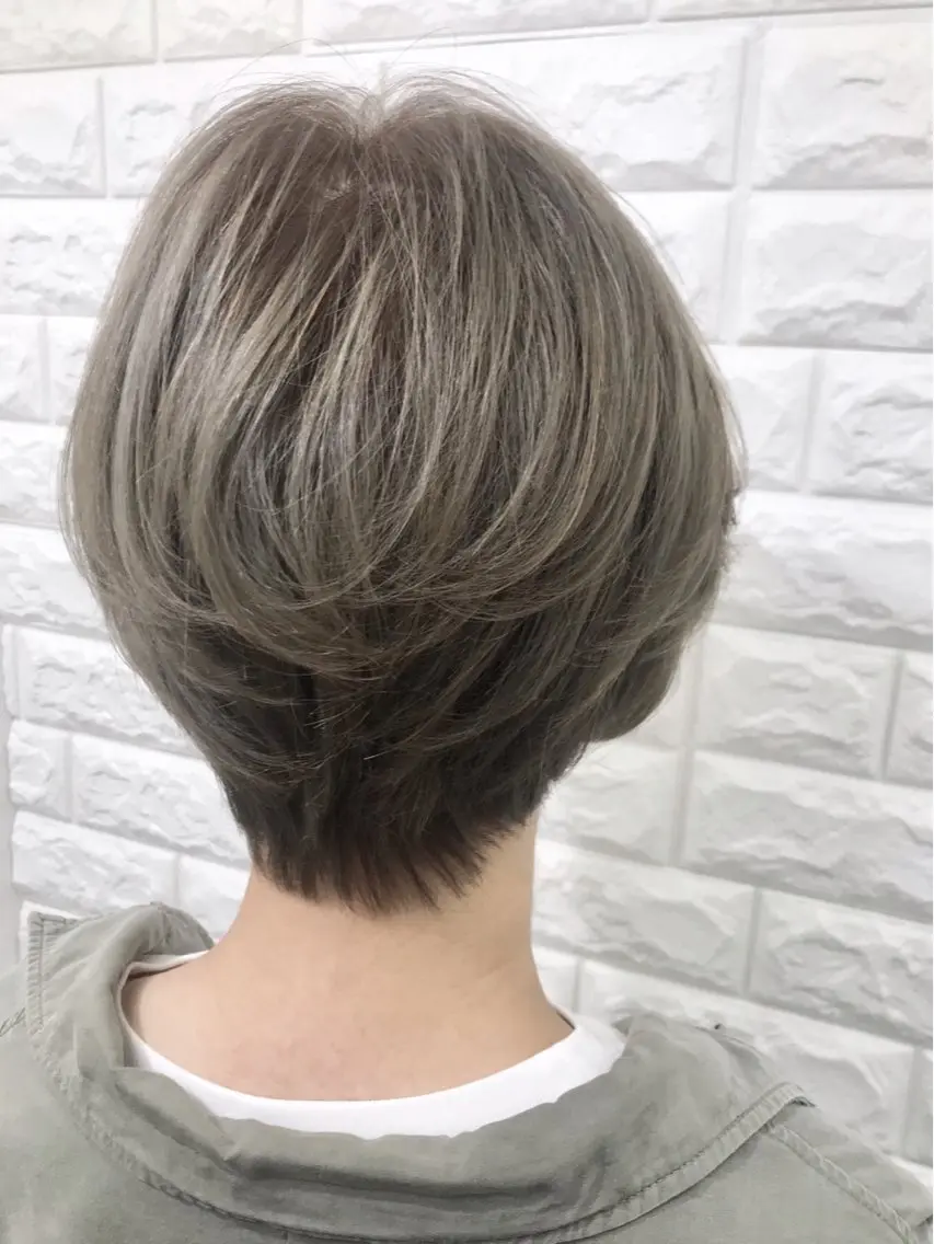 ショート カラー 🤍透明感カラー🤍 Moeのヘアスタイル