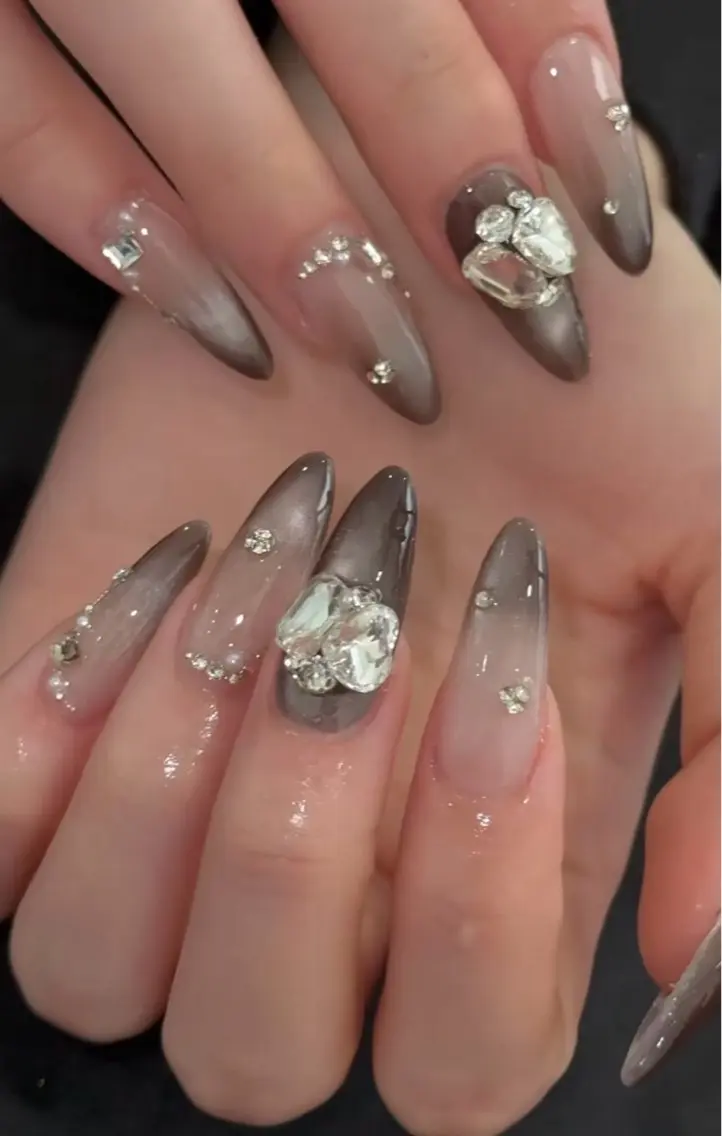 ネイル フレンチネイル キラキラネイル マグネットネイル ミラーネイル ニュアンスネイル ハンドネイル Tira Nailのネイルデザイン