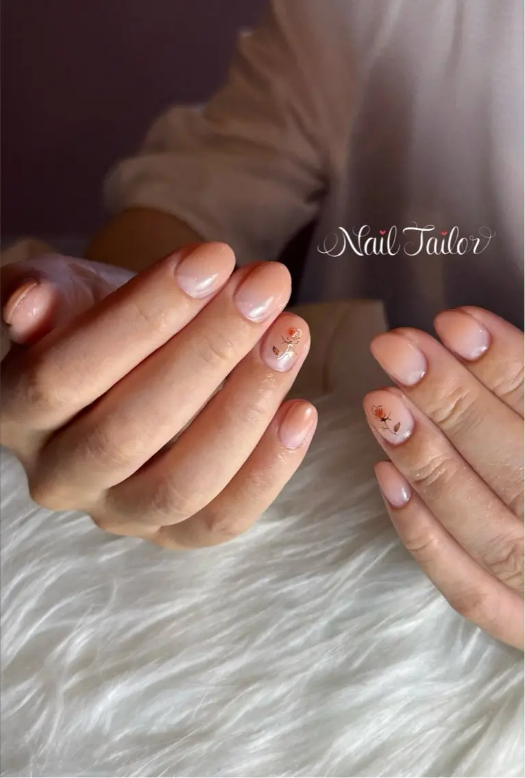 ネイル ゴールド グラデーション オフィスネイル 夏ネイル ハンドネイル NailTailor ネイルテイラーのネイルデザイン