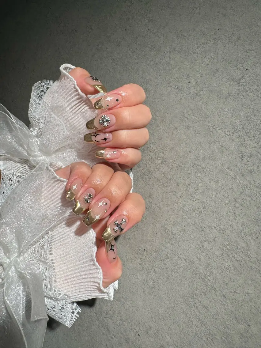ネイル I-nailロング /ワンホン/キラキラのネイルデザイン