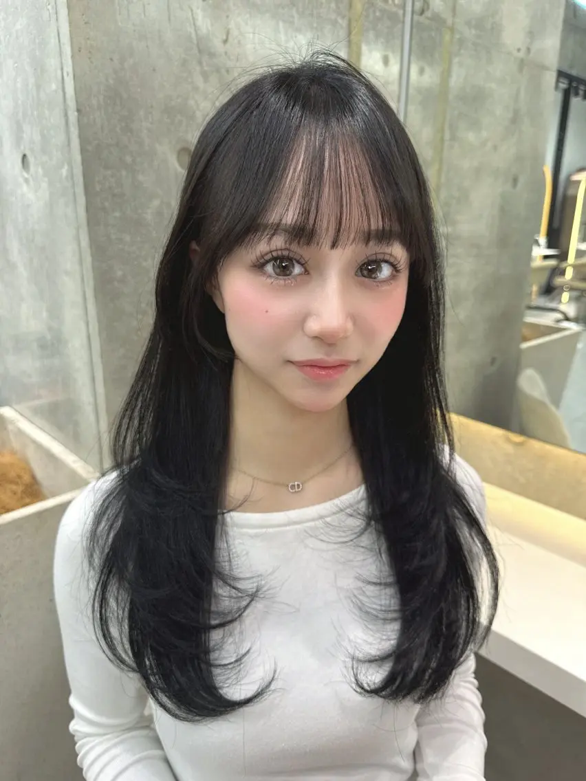 ロング カラー カット ヘアカラー トリートメント shion 透明感カラーのヘアスタイル