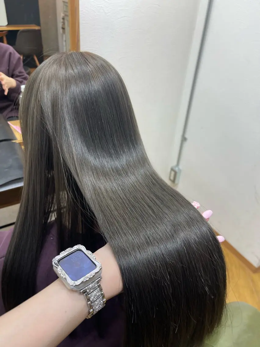 【🌧️梅雨に向けて艶髪へ🌧️】似合わせカット+縮毛矯正+美髪5stepトリートメントの写真