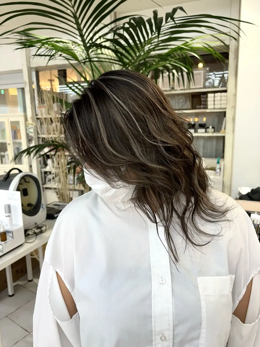 セミロング ハイライト 海外風レイヤーカット 👑店長 平松 由のヘアスタイル