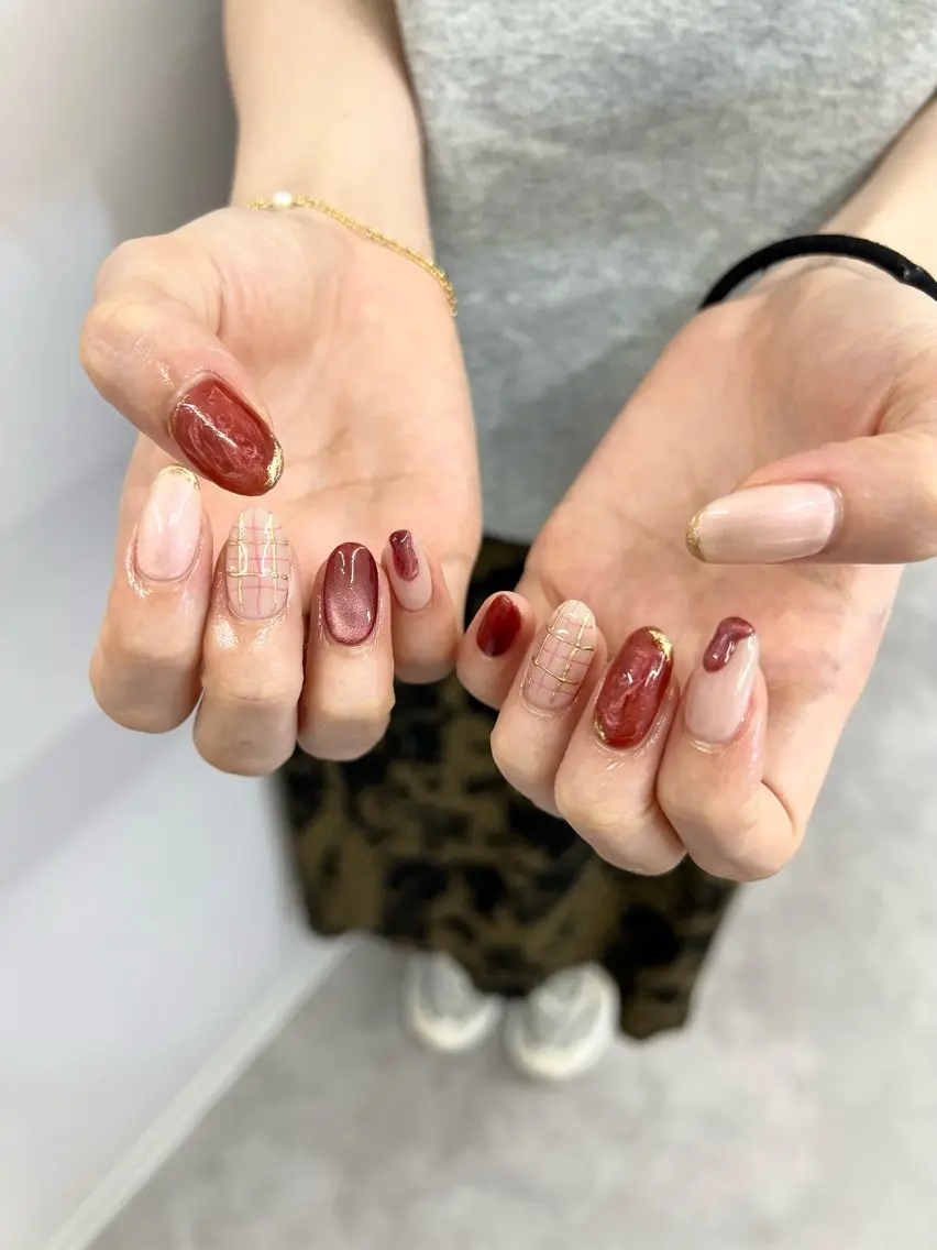 ネイル ボルドー ジェルネイル 韓国ネイル マグネットネイル ニュアンスネイル ハンドネイル ハンドケア Bana_ Nailのネイルデザイン