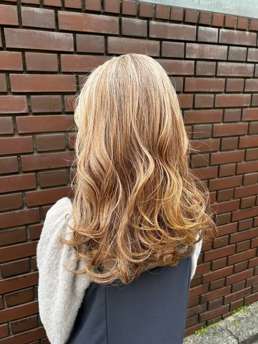 ロング カラー ashuley YUKIのヘアスタイル