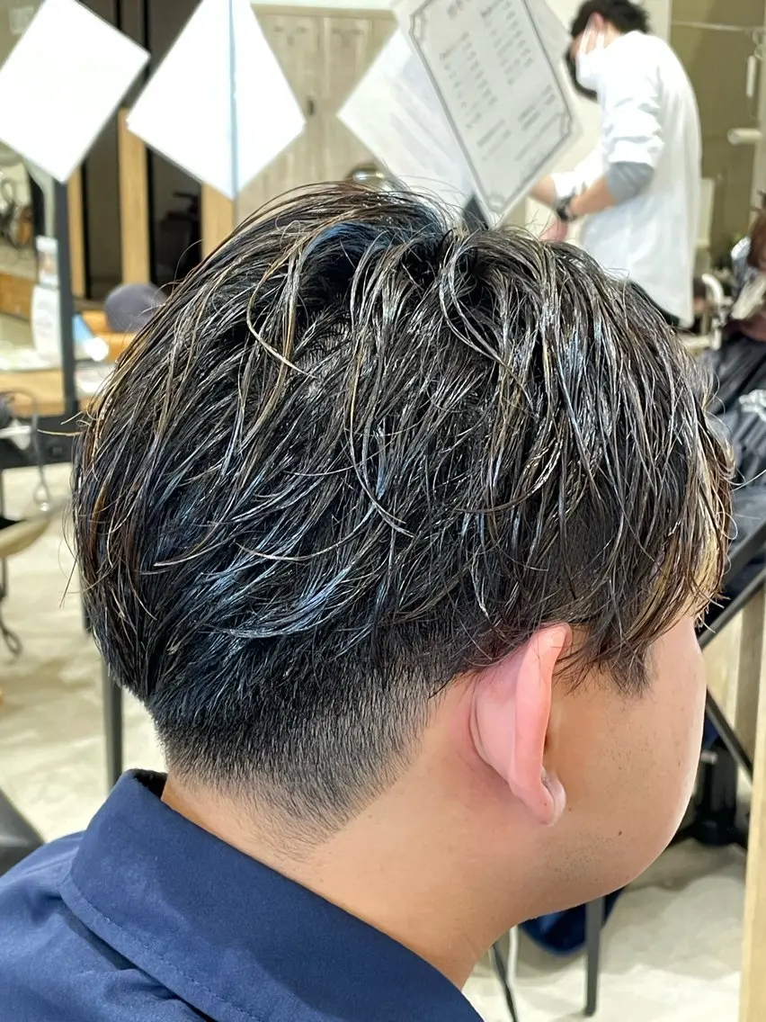 ショート パーマ メンズ センターパート メンズパーマ 刈り上げ 野水 隆雅のヘアスタイル