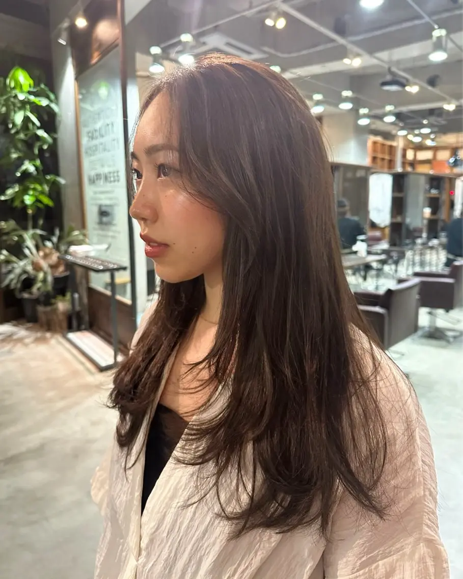 ロング レイヤーカット 小泉 璃子のヘアスタイル
