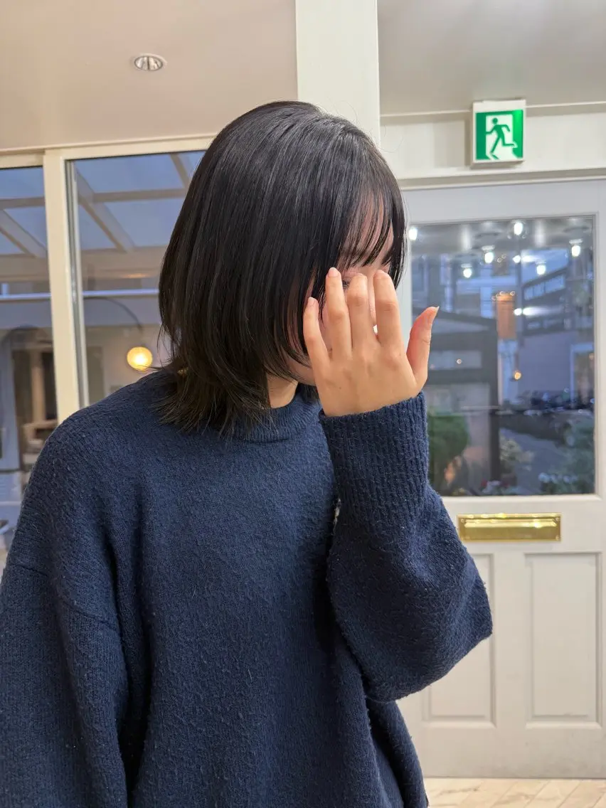 ミディアム カラー カット ヘアカラー トリートメント ヘッドスパ ミルクティー× グレージュMOMOのヘアスタイル