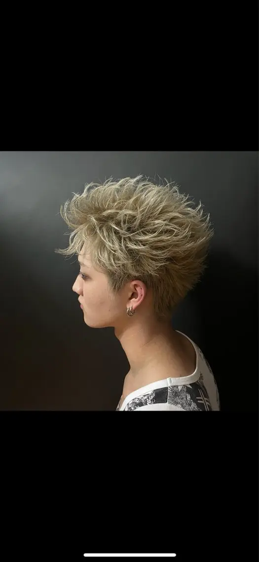 ショート カラー ブリーチ ヘアカラー 大友 祐玄のヘアスタイル