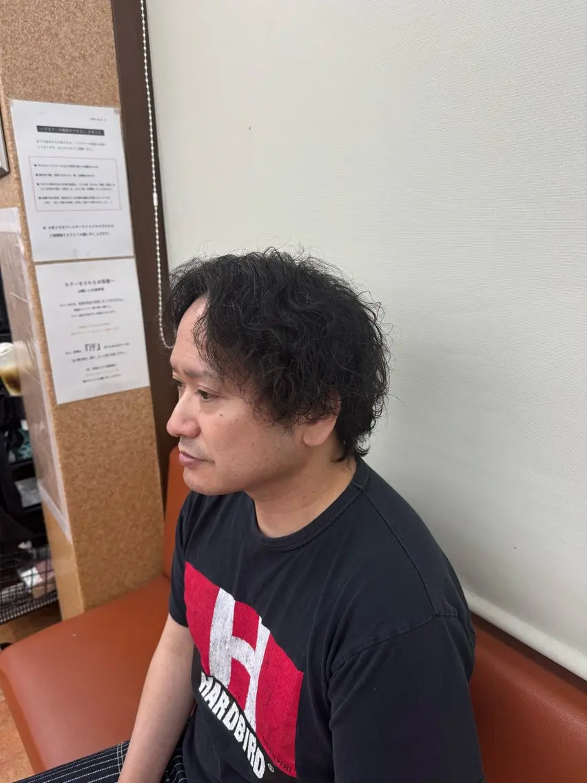 メンズ センターパート メンズパーマ ロカ ルイスのヘアスタイル
