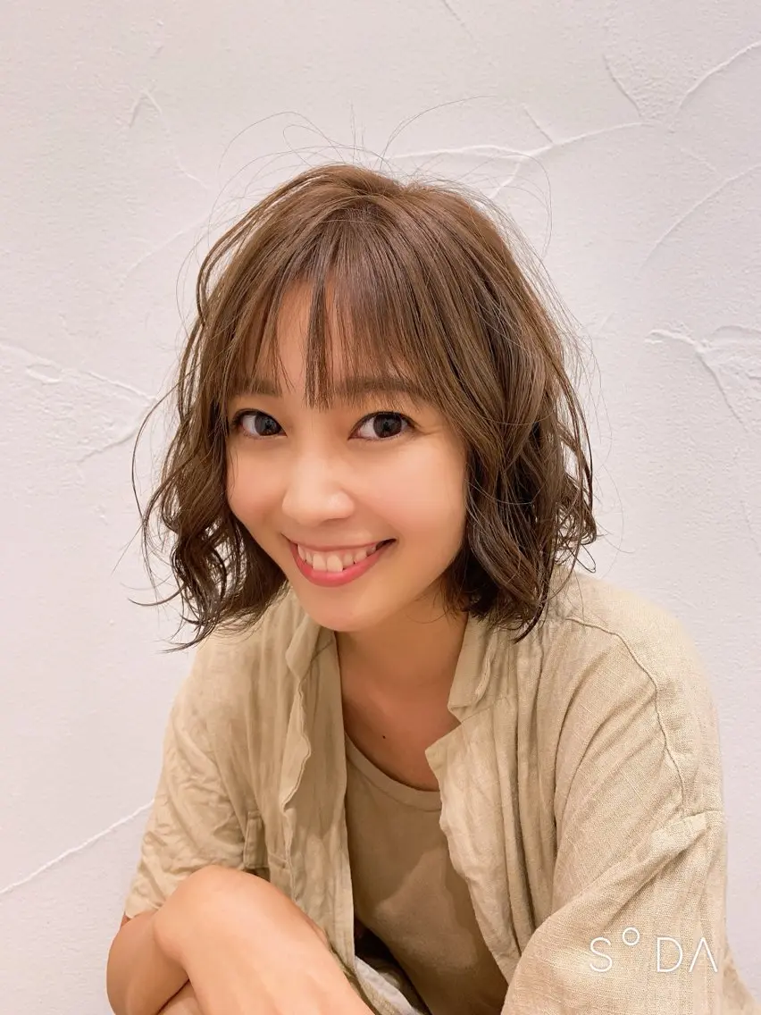 ミディアム カラー ヘアアレンジ カット ヘアカラー トリートメント ミドウチ アヤカのヘアスタイル